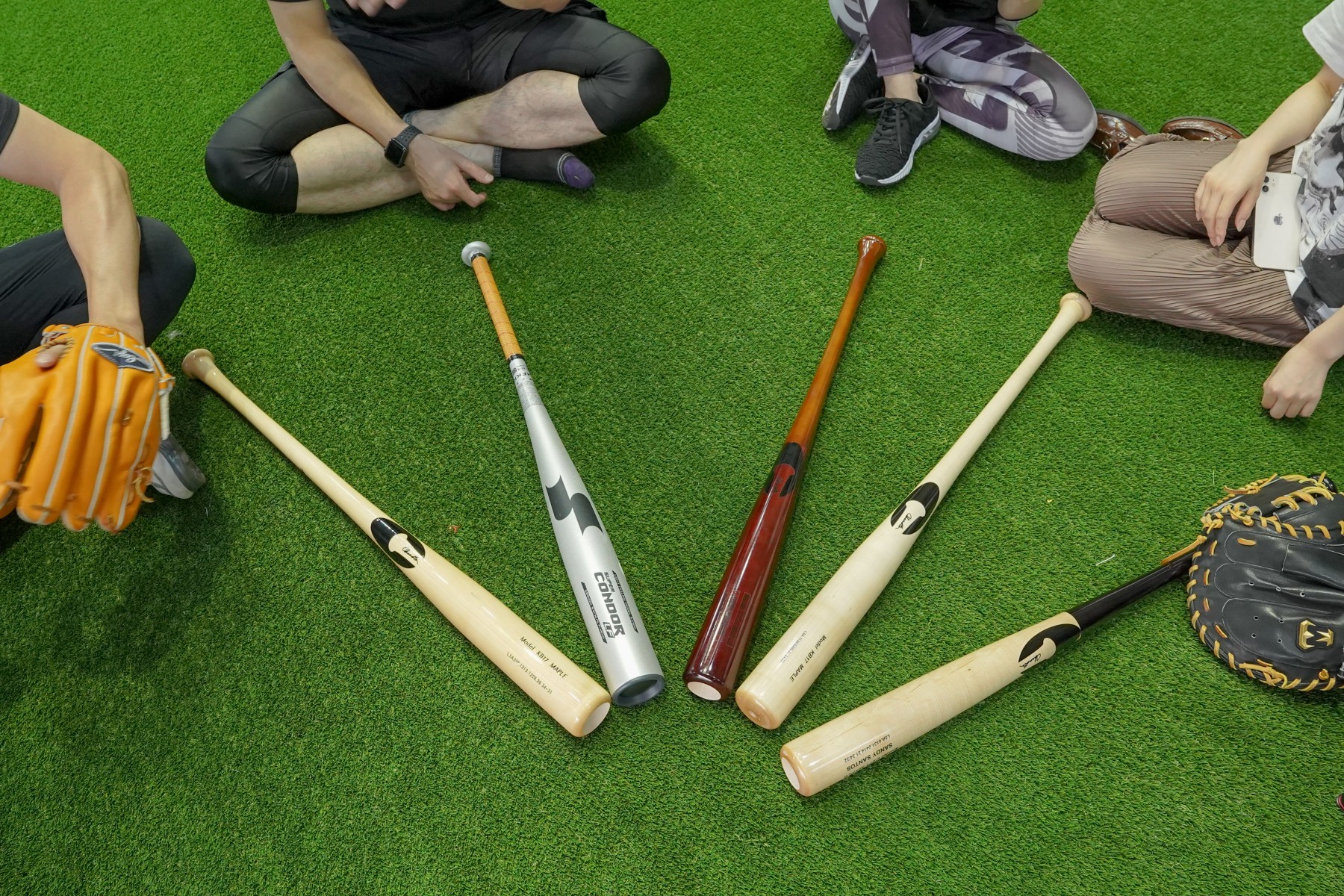 画像：バット各種と野球道具｜オーダーメイド